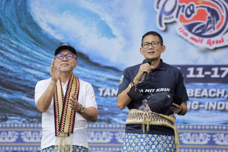 Sandiaga Uno Resmi Buka Liga Selancar Dunia Krui Pro Tahun 2022