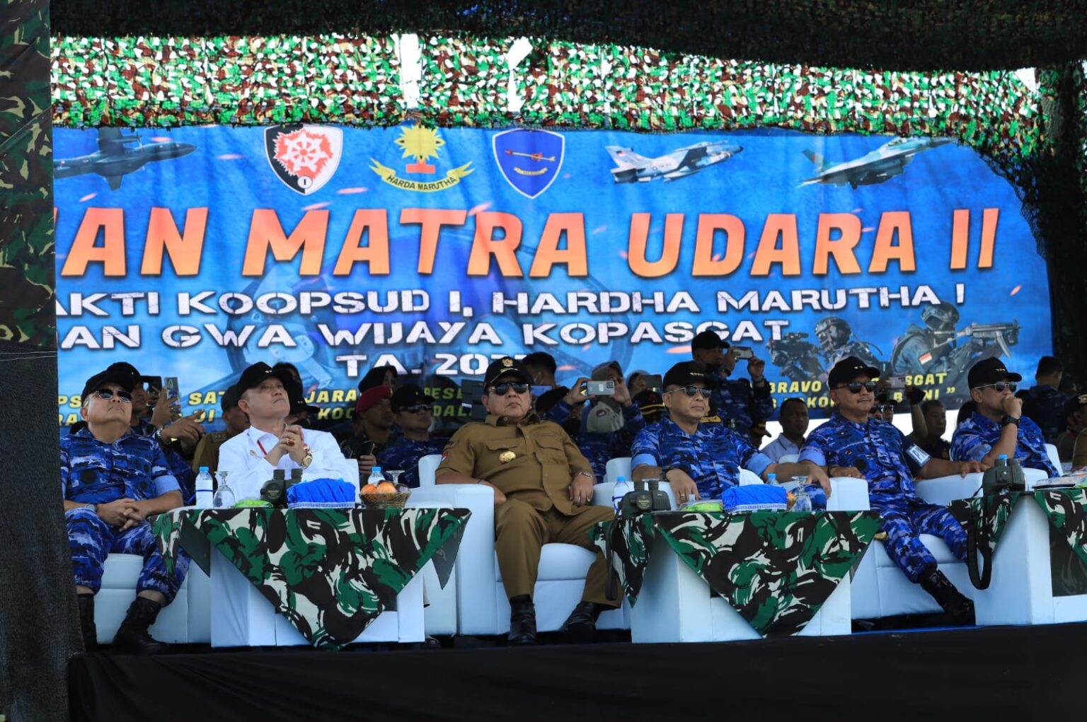 Gubernur Arinal dan Danlanud Letkol Nav Yohanas Ridwan Dampingi Kasau Marsekal TNI Fadjar Prasetyo Saksikan Latihan tempur Jalak Sakti