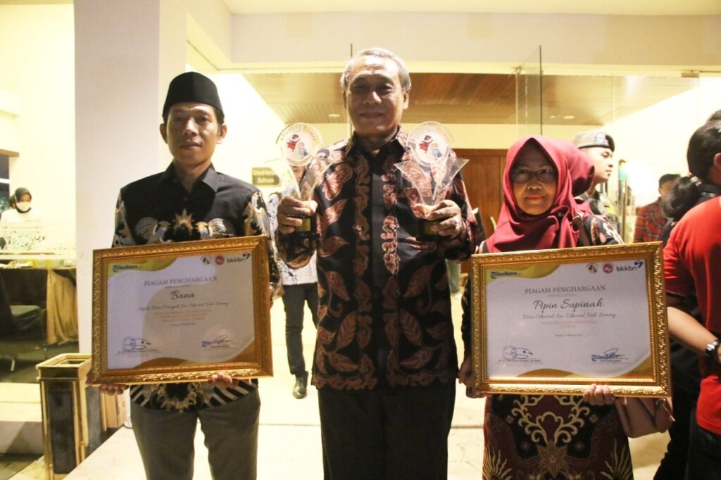 Kades dan Kader KB di Kabupaten Serang Raih Penghargaan Stunting Heroes Awards 2022