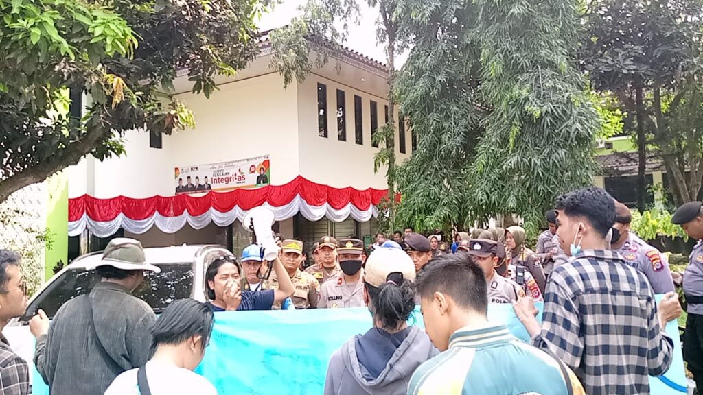 Aliansi Mahasiswa Tangerang (AMT) Kecewa terhadap DPRD Kabupaten