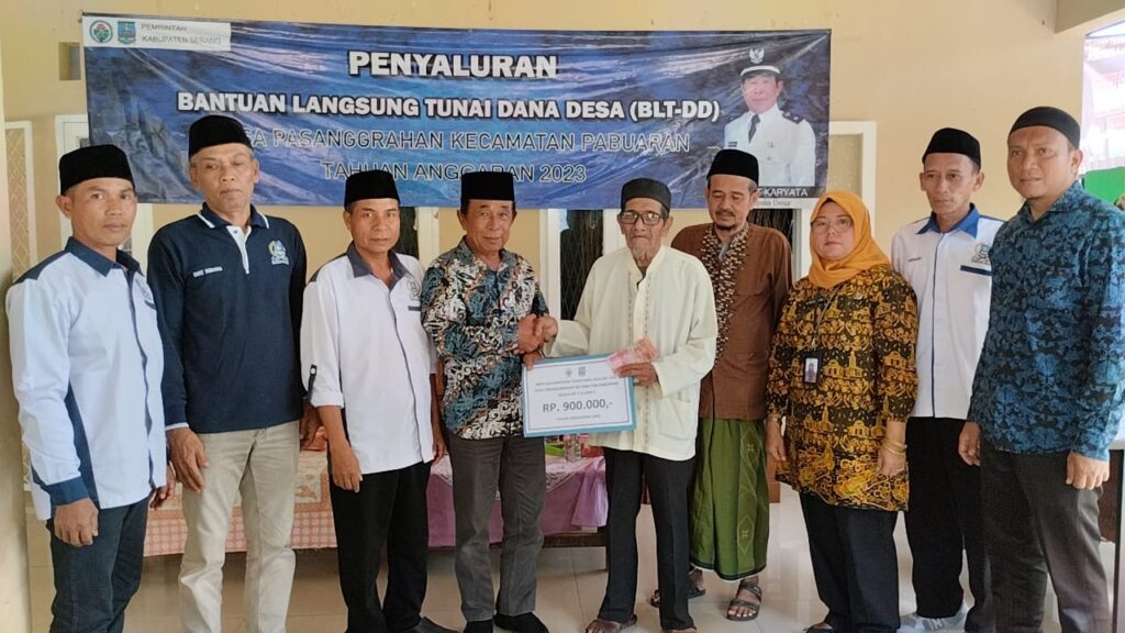 Pemdes Pasanggrahan Salurkan BLT-DD Tahap III Kepada 32 KPM