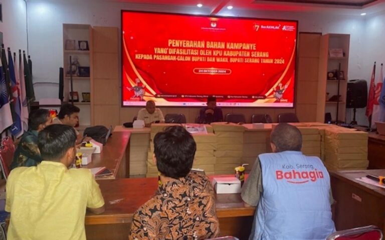 KPU Kabupaten Serang Serahkan Ribuan Bahan Kampanye ke Pasangan Calon