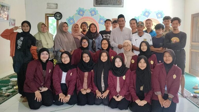 Mahasiswa FH Untirta Gelar Pengabdian LSP di Kampung Taman Barang: Berikan Edukasi Tentang Penipuan Online
