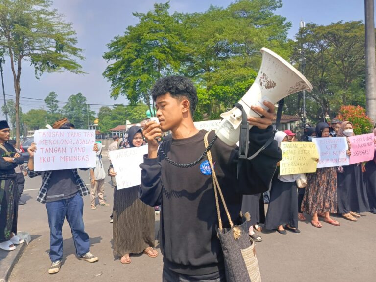 Teriakan dari Padarincang: Warga Desak Bupati Cabut Izin PT Sinar Ternak Sejahtera