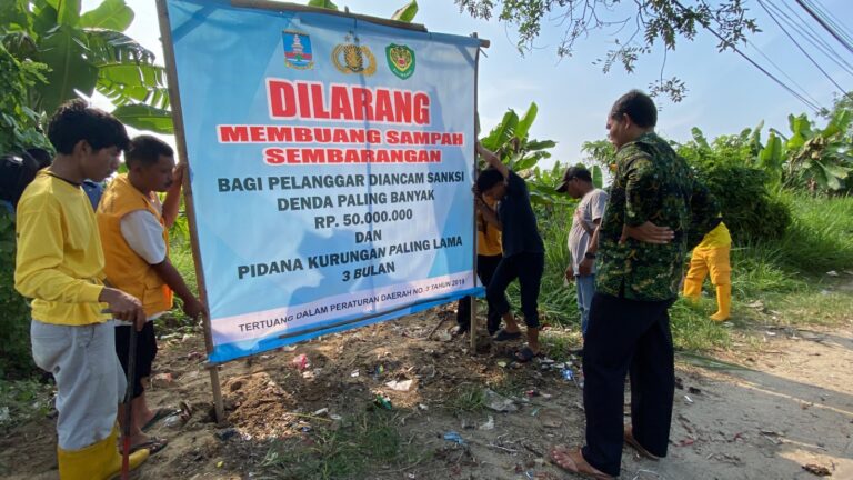 Grebek Sampah, Camat Pabuaran Pasang Ancaman Denda Rp50 Juta!