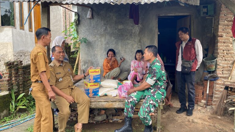 Camat Pabuaran Salurkan Bantuan untuk Warga Disabilitas, Dorong Akses KTP dan Bantuan Sosial