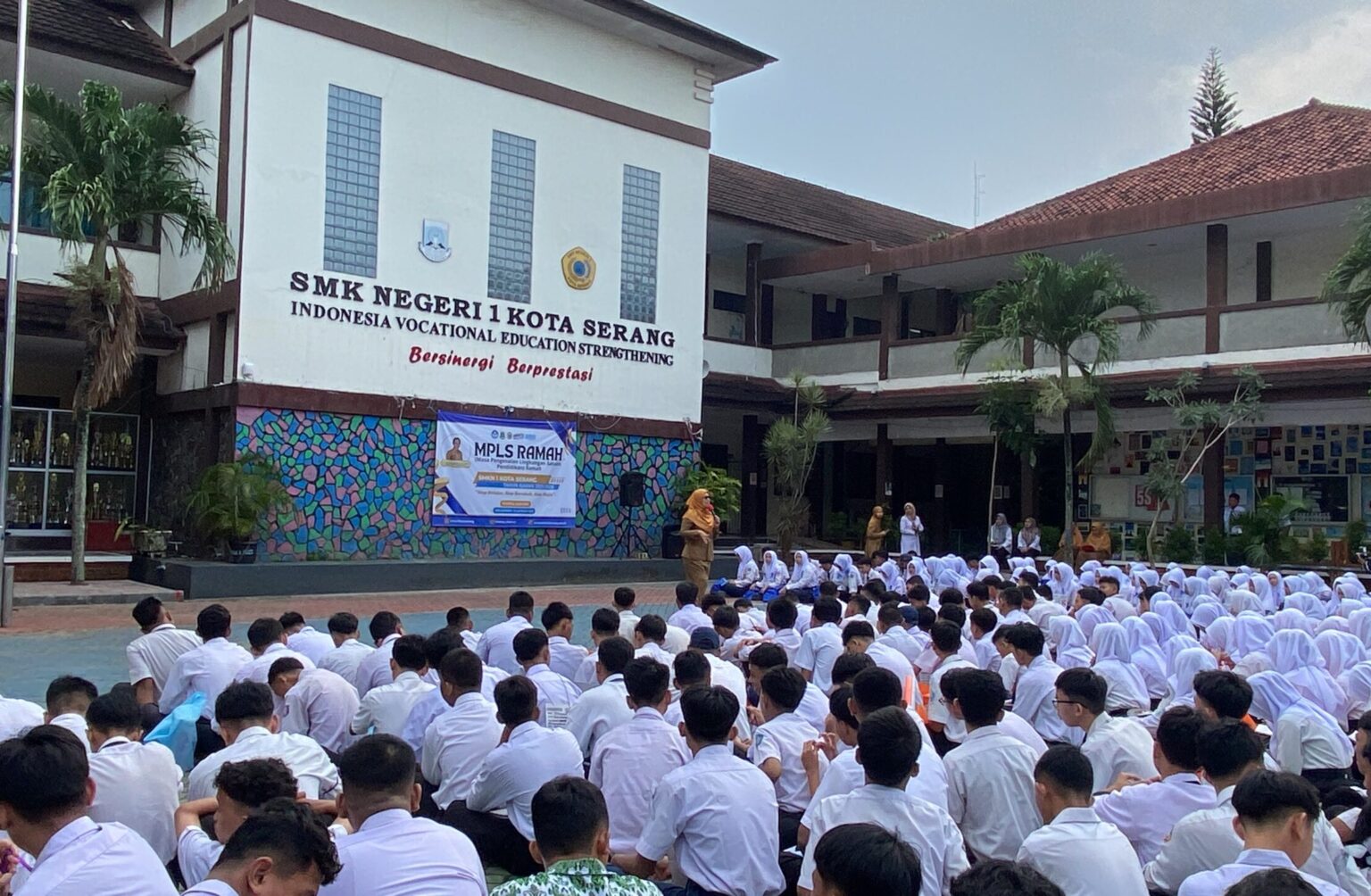 Hari Kedua MPLS SMKN 1 Kota Serang: Tanamkan Nilai Kesiapsiagaan dan Profil Lulusan Unggul
