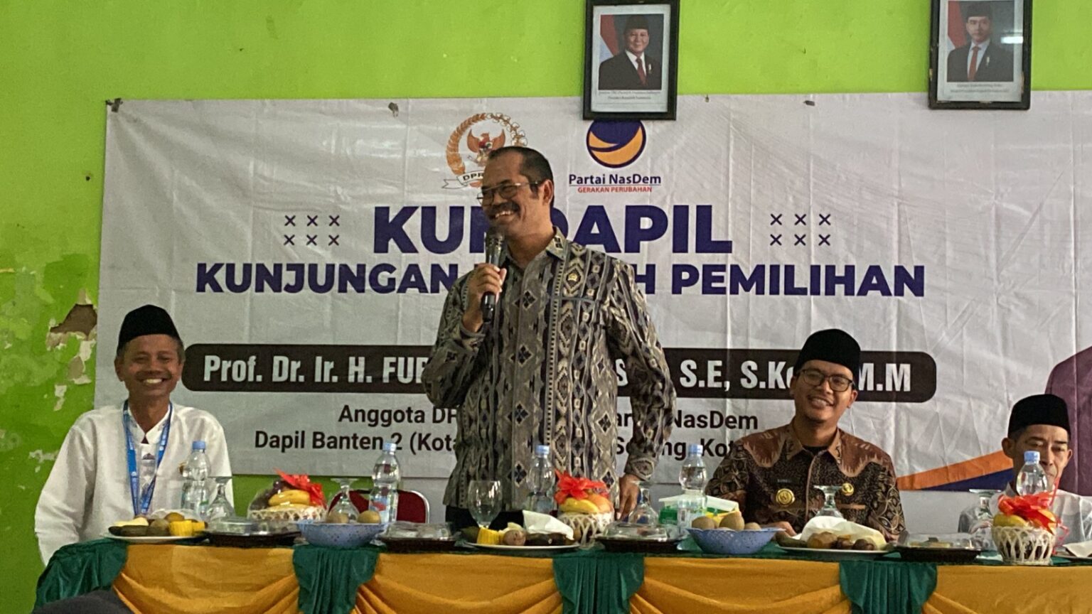 Anggota DPR RI Furtasan Ali Yusuf Serahkan Simbolis Program Indonesia Pintar di SDN Paleuh