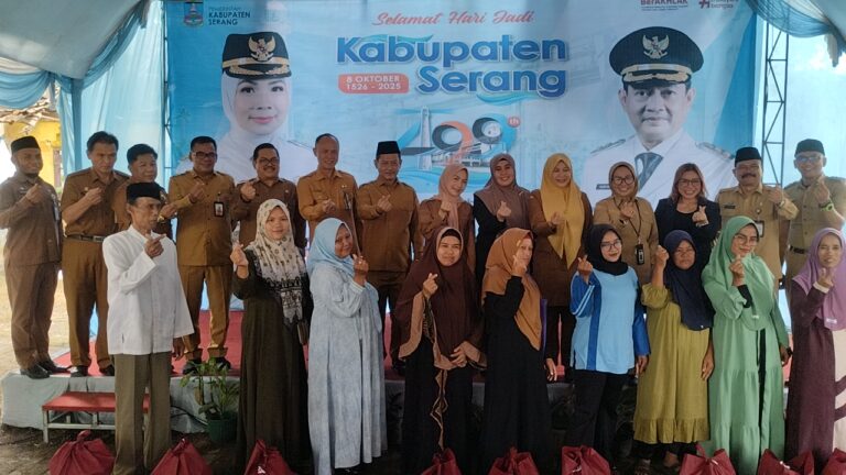 Bupati Serang Salurkan Bantuan Sembako dan Layanan Sosial di Kecamatan Petir