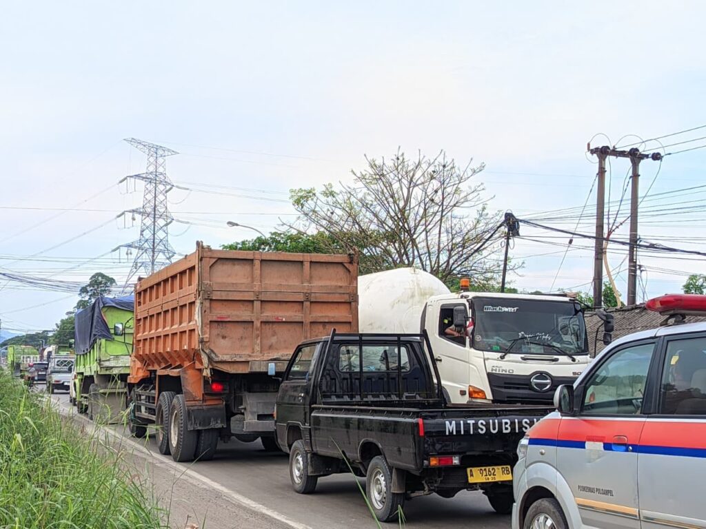 Aktivitas Truk Padat di Bojonegara, Bupati Serang: Operasional Akan Dibatasi!
