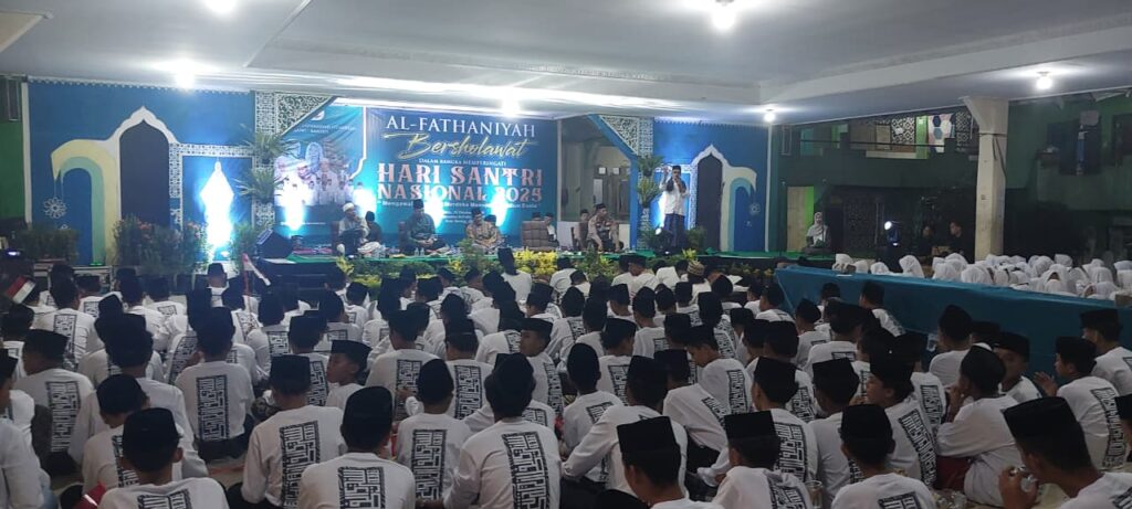 Al-Fathaniyah Bersholawat: Semangat Santri Mengawal Indonesia Menuju Peradaban Dunia