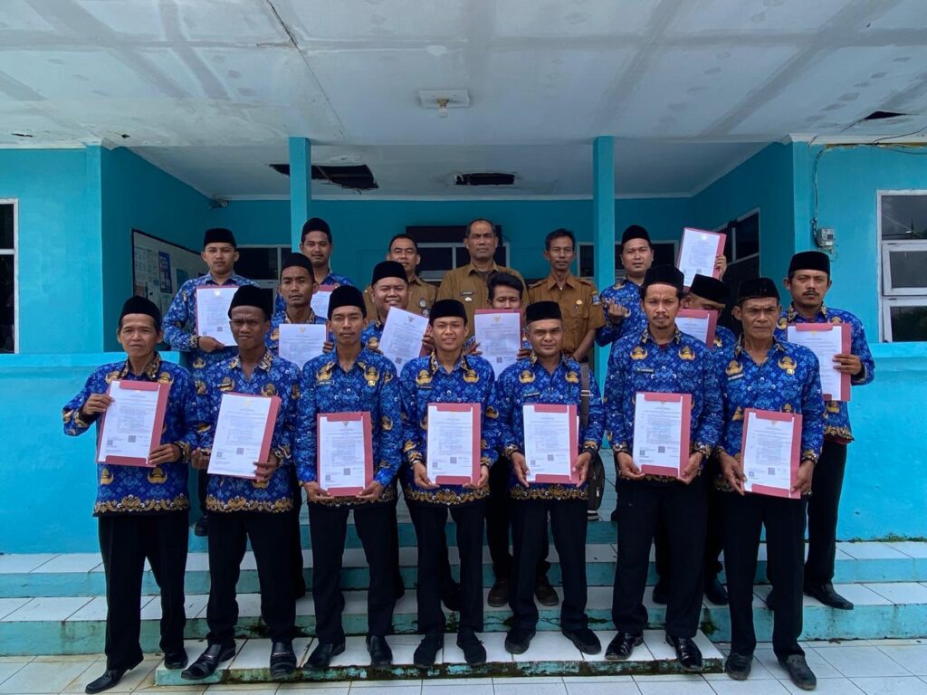 20 PPPK Paruh Waktu Kecamatan Pabuaran Terima SK, Camat Tekankan Disiplin Kerja