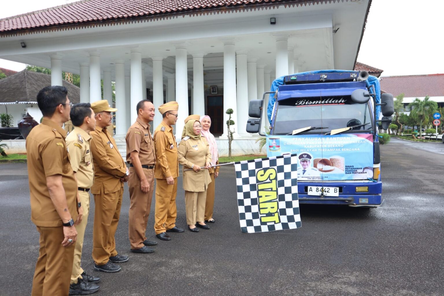 Pemkab Serang Salurkan 62 Ton Beras untuk 6.262 KK Terdampak Bencana