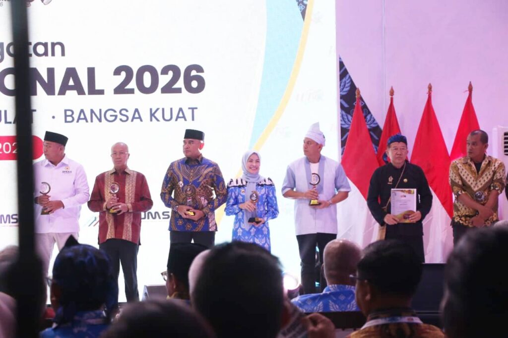 Bupati Serang Ratu Zakiyah Raih Penghargaan Golden Award PWI di Acara HPN 2026