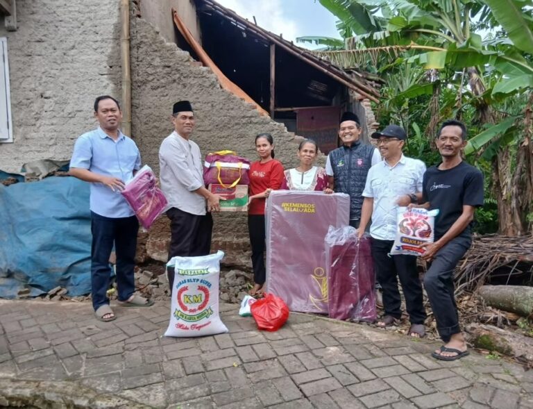 Pemerintah Kecamatan Pabuaran Berikan Bantuan kepada Warga Terdampak Musibah