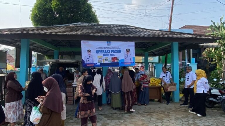 Operasi Pasar Murah di Pabuaran Diserbu Warga, Dikoperindag Kabupaten Serang Siapkan Ratusan Paket Sembako