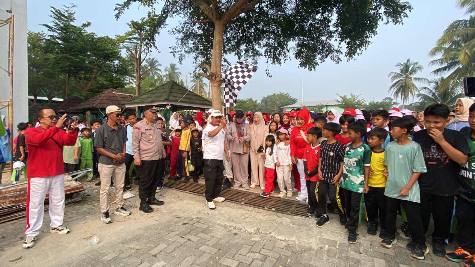 Ribuan Warga Pabuaran Meriahkan HUT RI ke-81 dengan Jalan Sehat dan Karnaval
