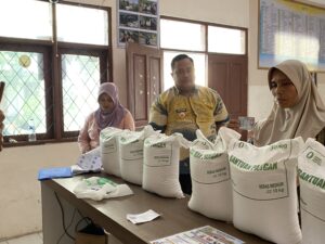 Hari Ketiga Penyaluran Bantuan Beras Bulog, 719 KPM di Kelurahan Cipete Hampir Seluruhnya Tersalurkan