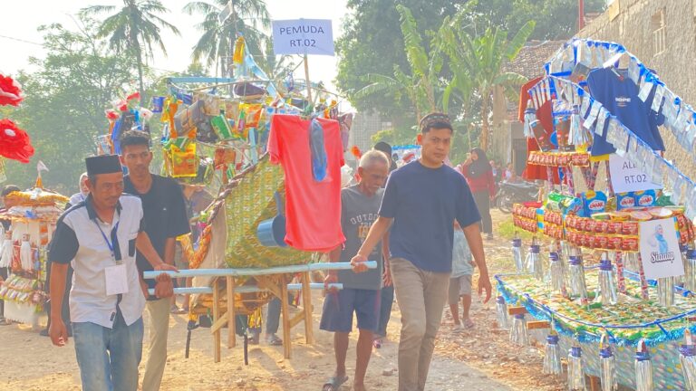 Ratusan Warga Asem Gede Semarakkan Maulid Nabi, Tradisi Panjang Mulud Kembali Menguat