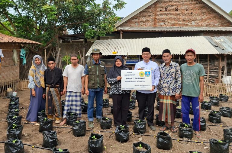 Bangun Petani Cerdas, Kolaborasi Untirta dan Desa Sindangheula Terapkan Smart Farming Berbasis IoT