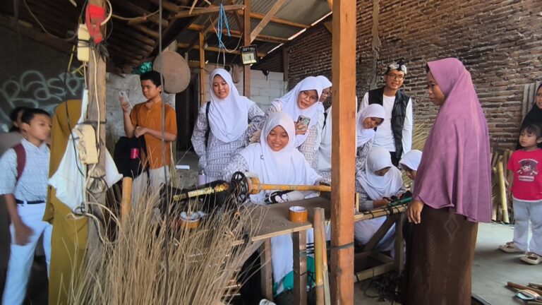 Kolaborasi FISIP Untirta dan Pemdes, Kampung Sapu Lidi Sindangheula Disiapkan Jadi Destinasi Eduwisata